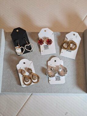 Set of 5 Assorted Costume Earrings Fashion Jewelry Bundle - Lot 8